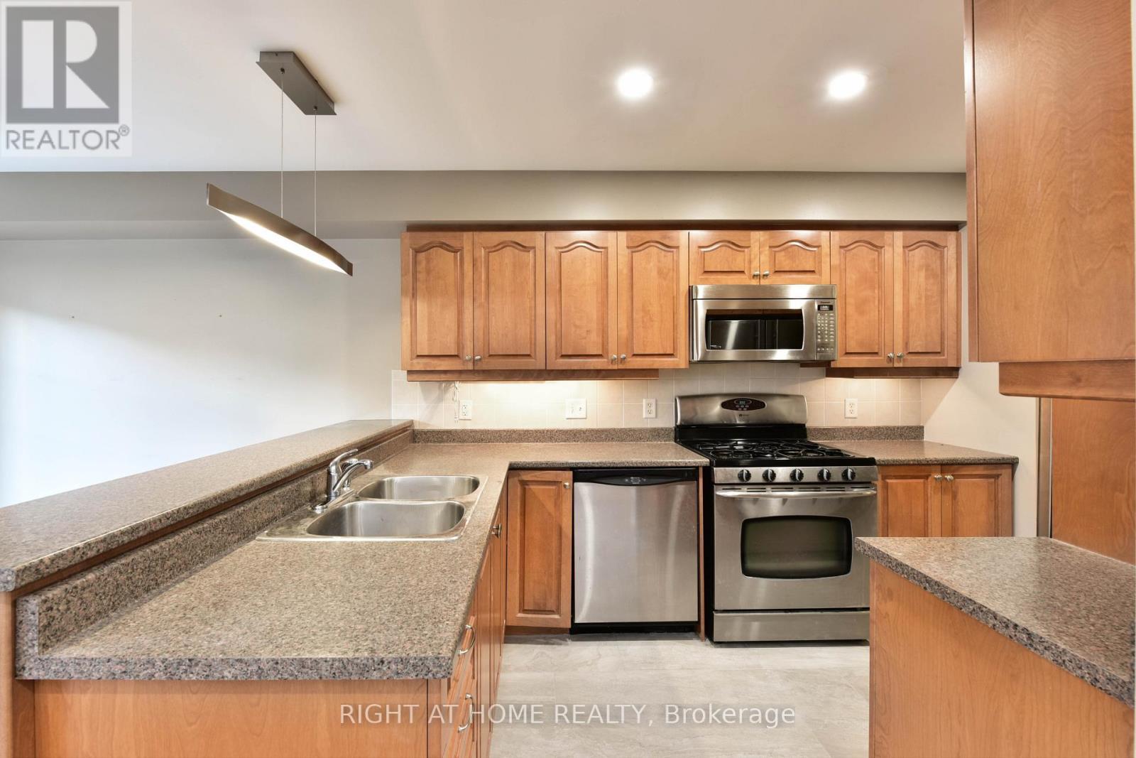 118 Braddock Private, Ottawa, ON