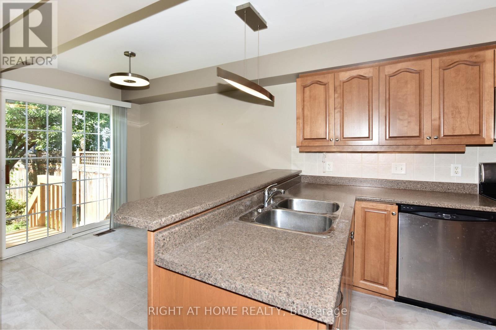 118 Braddock Private, Ottawa, ON