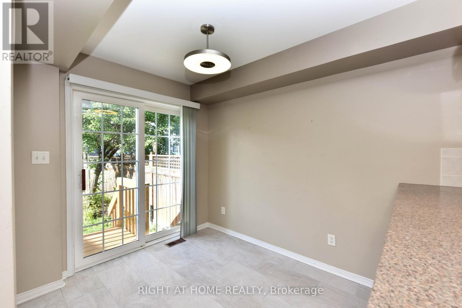 118 Braddock Private, Ottawa, ON