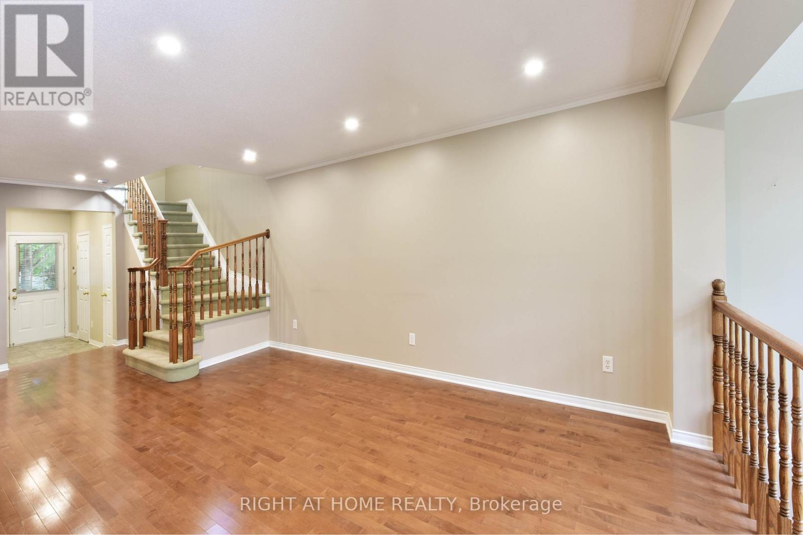 118 Braddock Private, Ottawa, ON