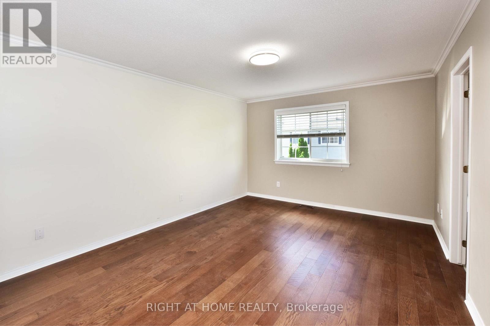 118 Braddock Private, Ottawa, ON