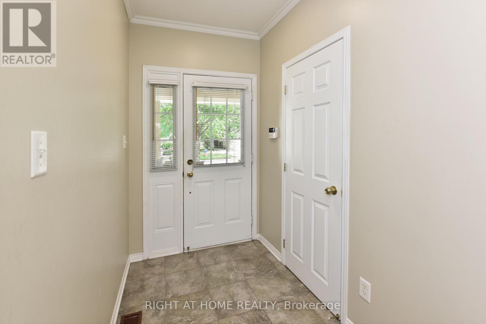 118 Braddock Private, Ottawa, ON
