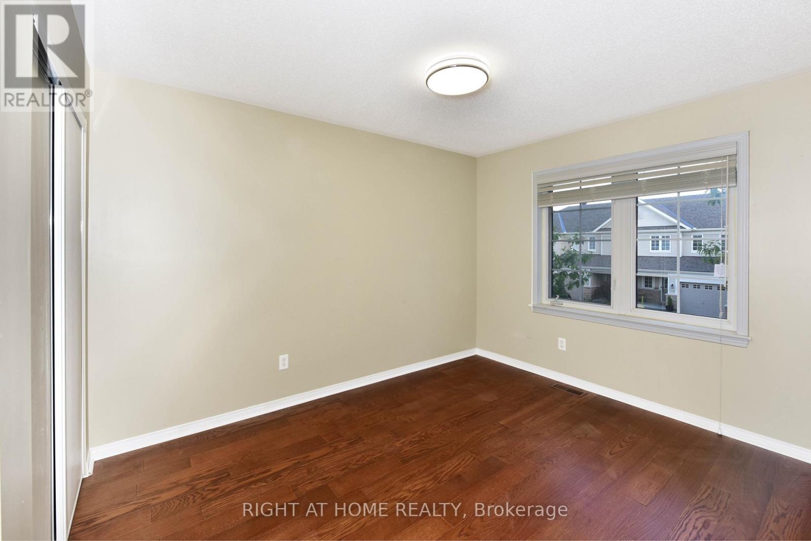 118 Braddock Private, Ottawa, ON