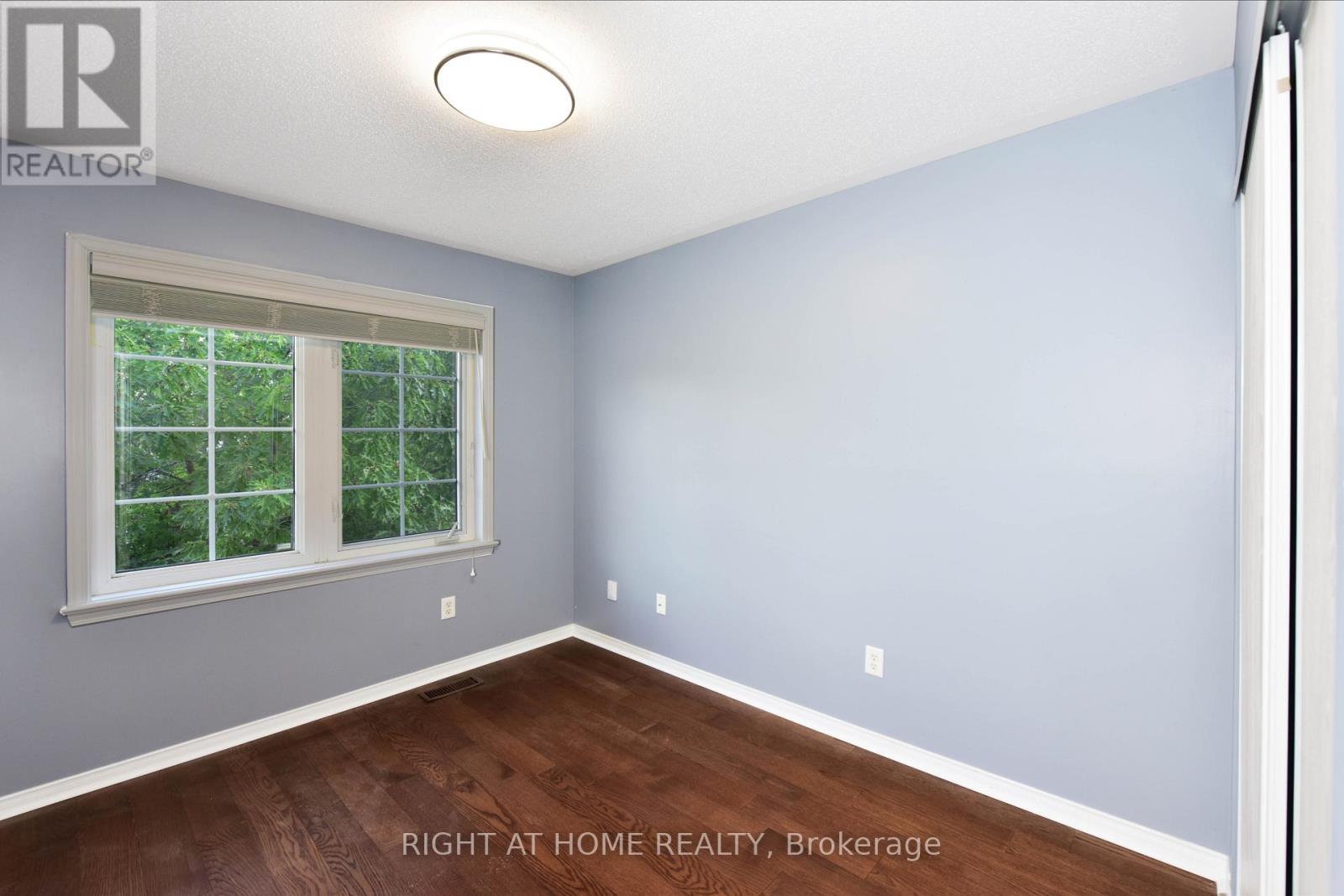 118 Braddock Private, Ottawa, ON