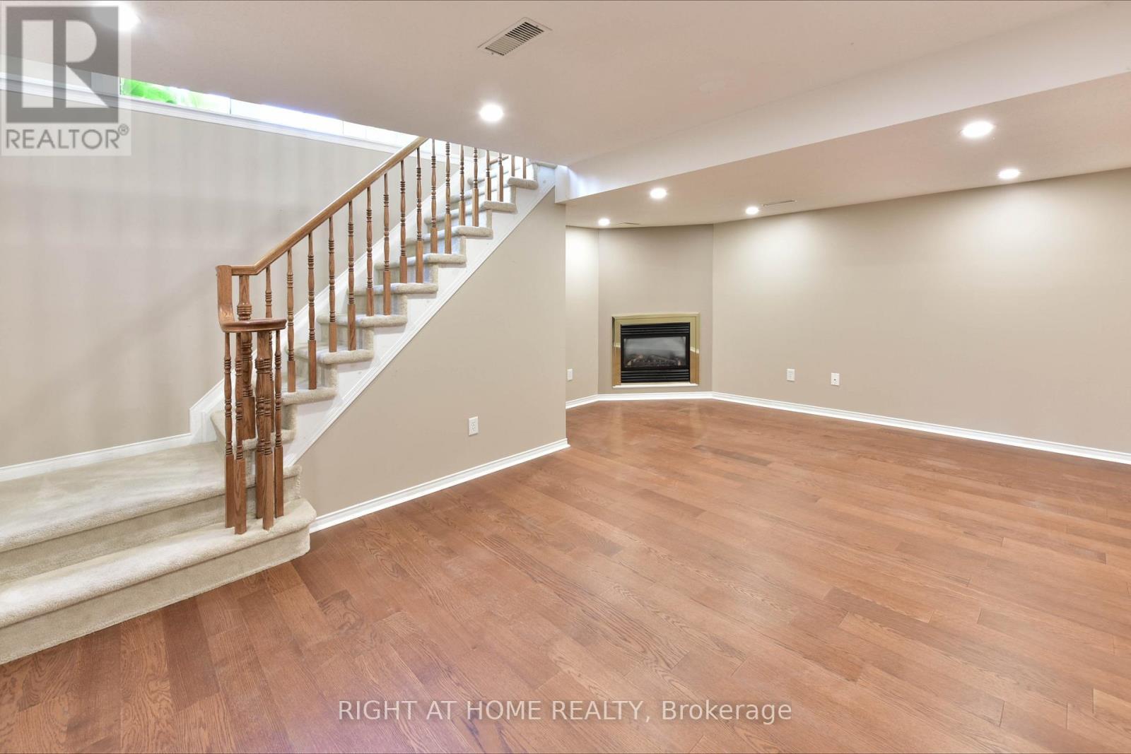 118 Braddock Private, Ottawa, ON