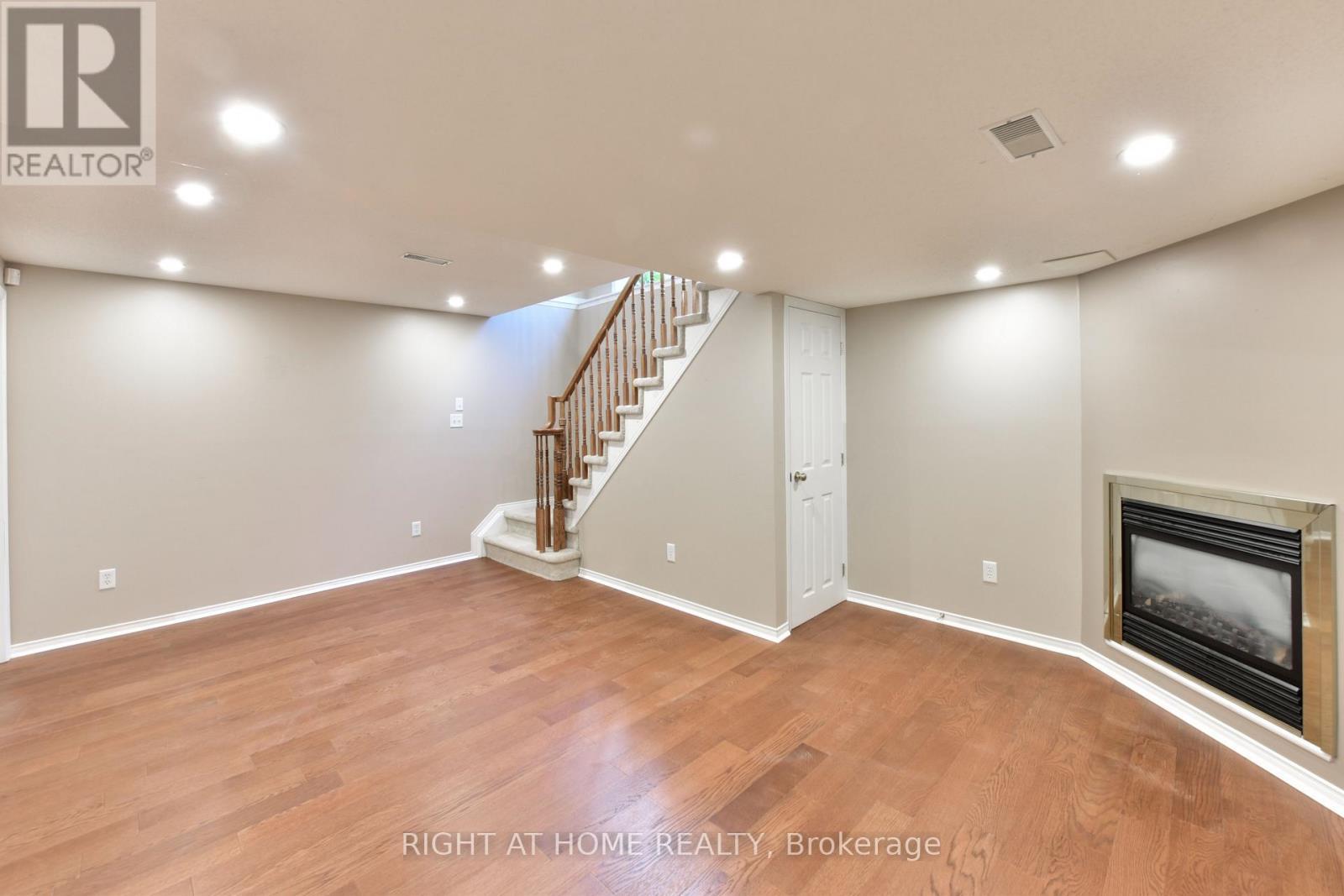 118 Braddock Private, Ottawa, ON