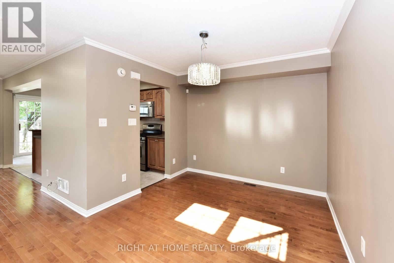 118 Braddock Private, Ottawa, ON