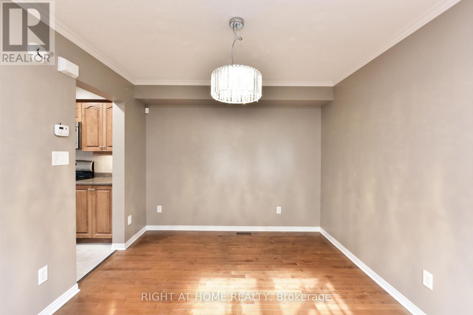 118 Braddock Private, Ottawa, ON