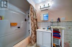Lower level in-law   semi ensuite - 