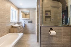 Salle de bains attenante à la CCP -