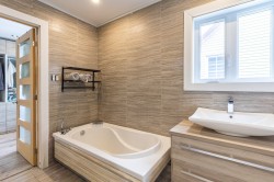 Salle de bains attenante à la CCP -