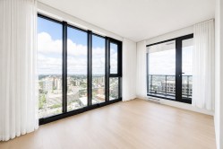 3724-1210 Rue Jeanne-Mance Montréal (Ville-Marie), QC H2X 1M1
