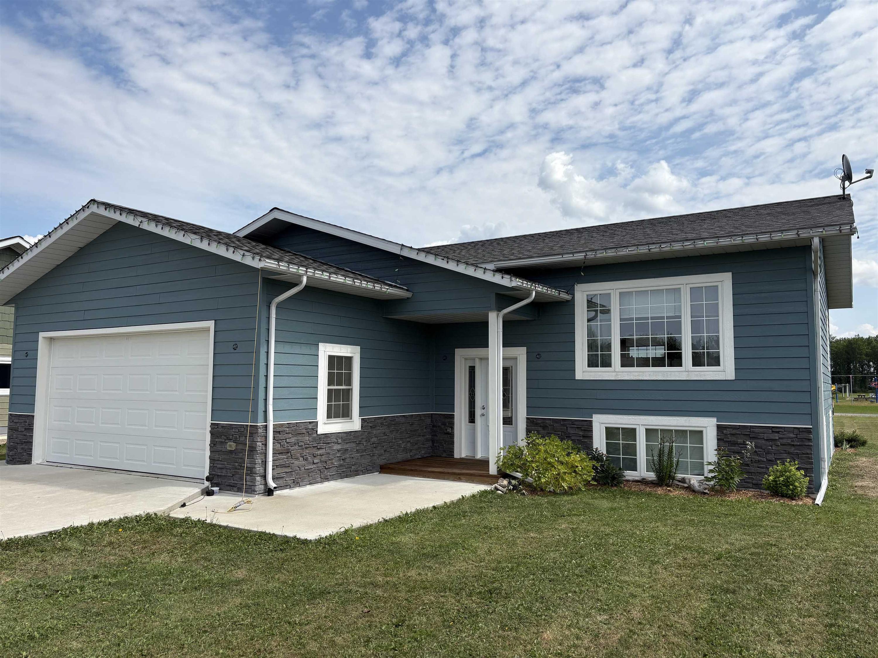 8 Spruce Drive, Emo, ON