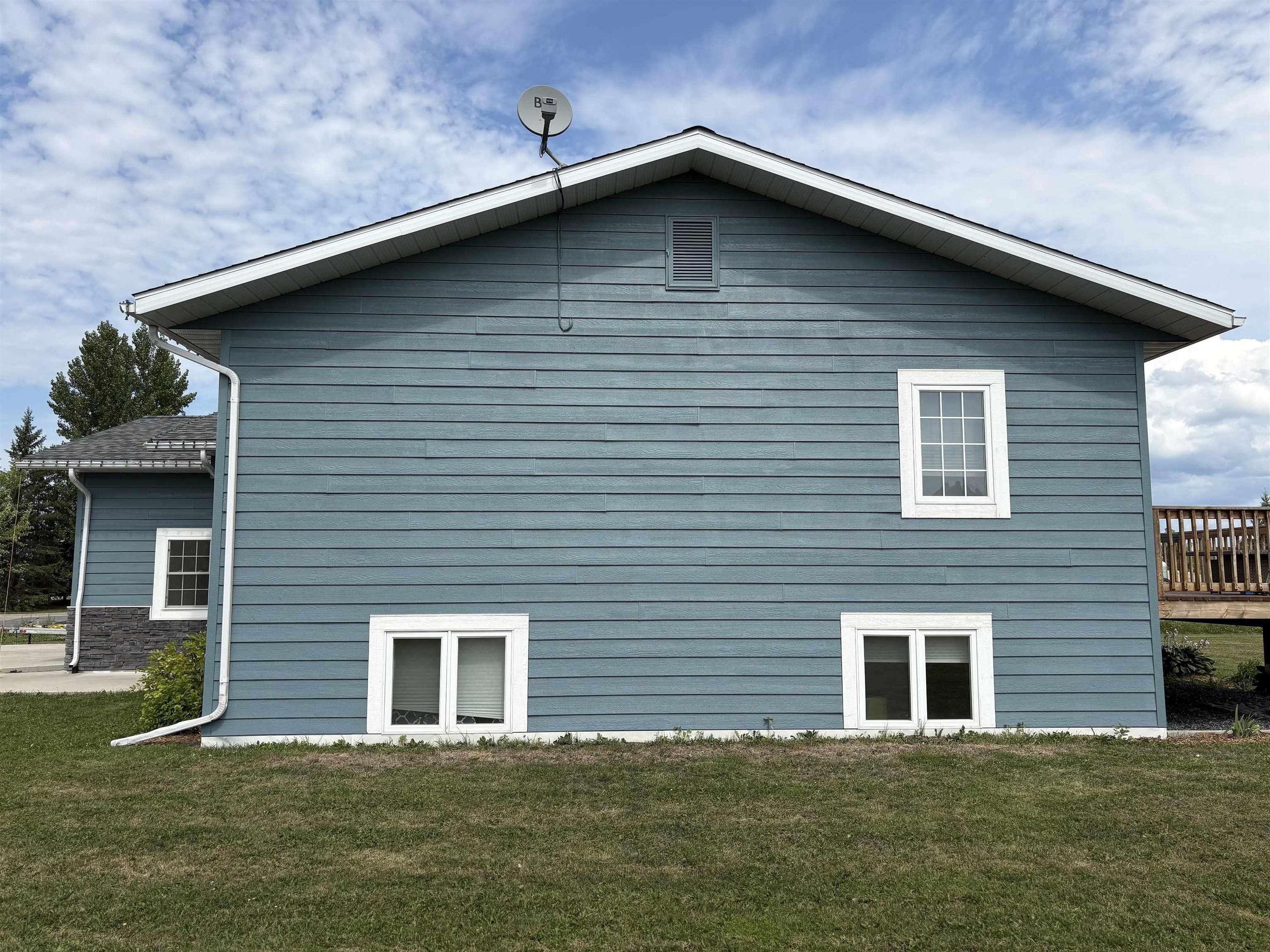 8 Spruce Drive, Emo, ON