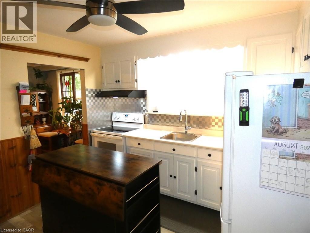15 Collier Crescent, Hamilton, ON