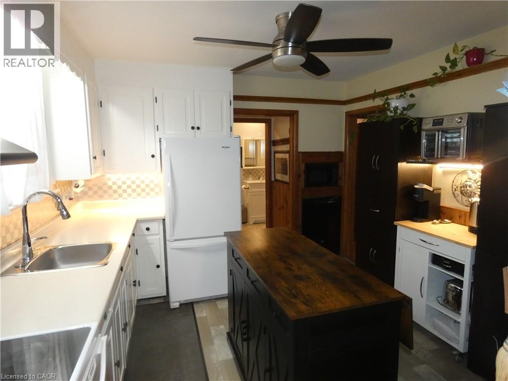 15 Collier Crescent, Hamilton, ON