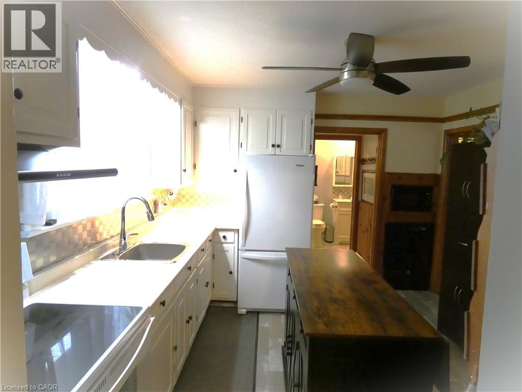 15 Collier Crescent, Hamilton, ON