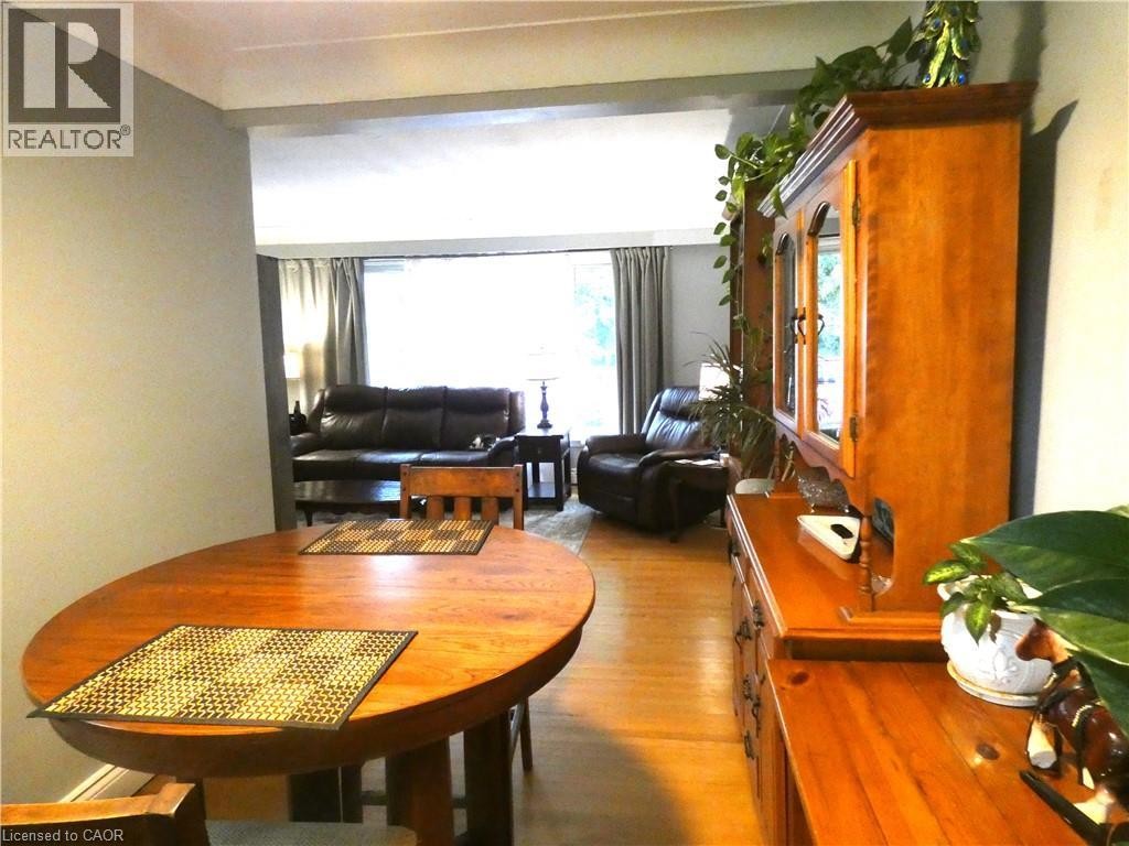 15 Collier Crescent, Hamilton, ON
