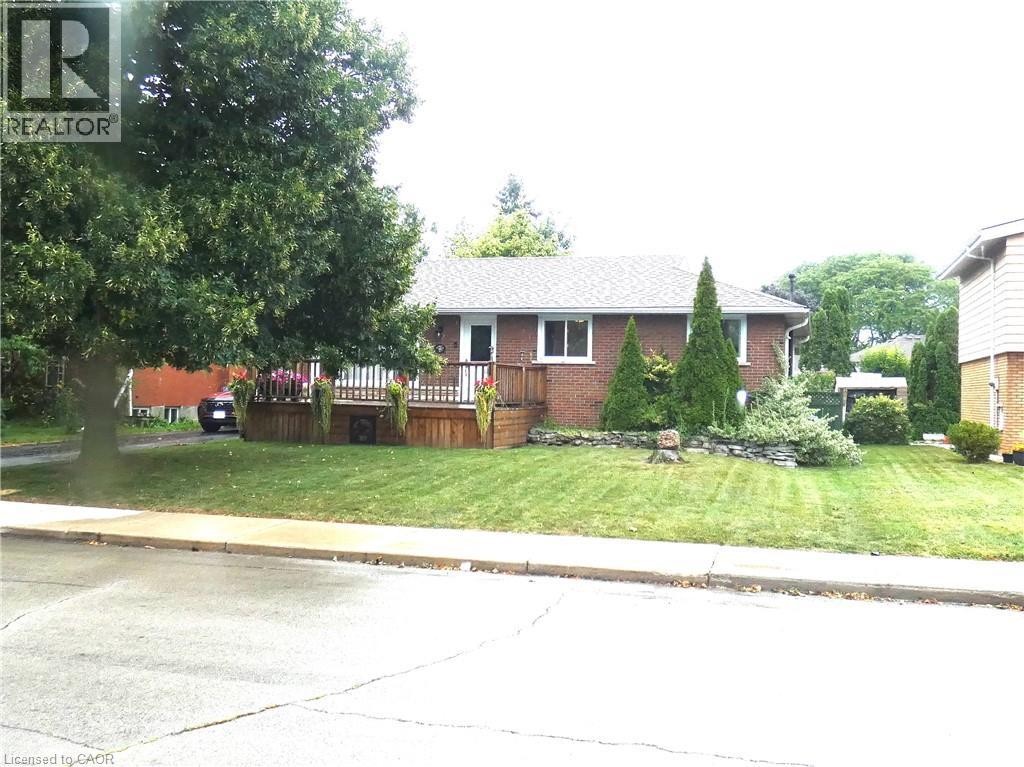 15 Collier Crescent, Hamilton, ON