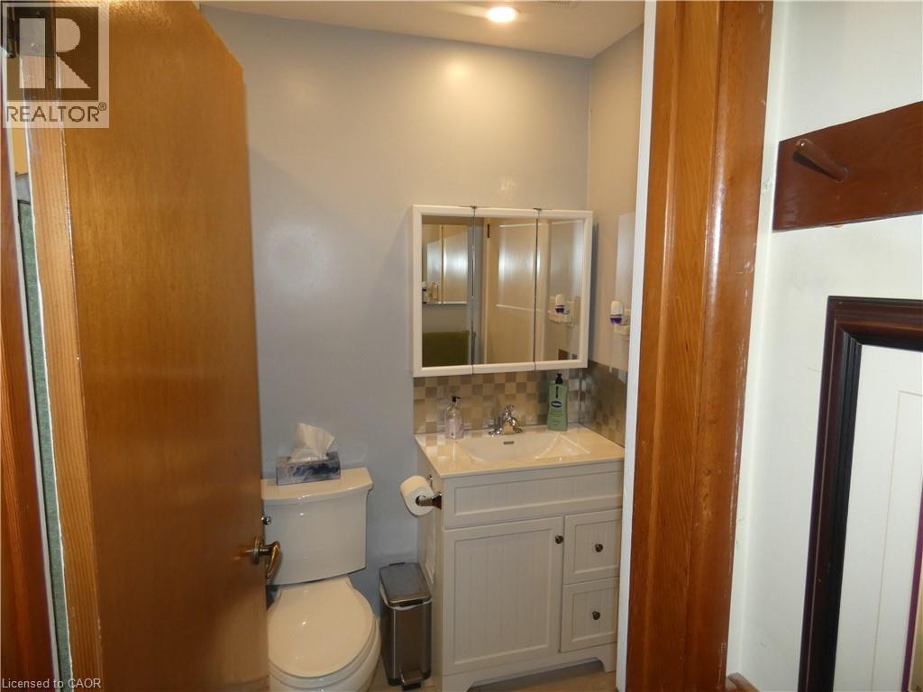 15 Collier Crescent, Hamilton, ON