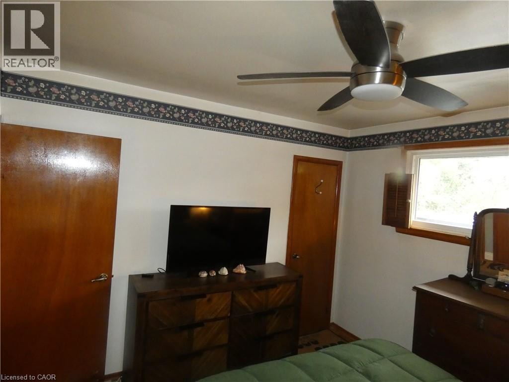 15 Collier Crescent, Hamilton, ON