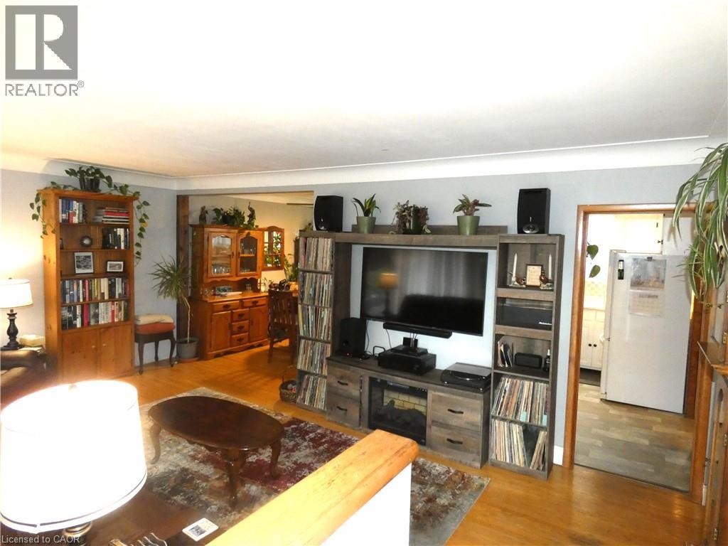 15 Collier Crescent, Hamilton, ON