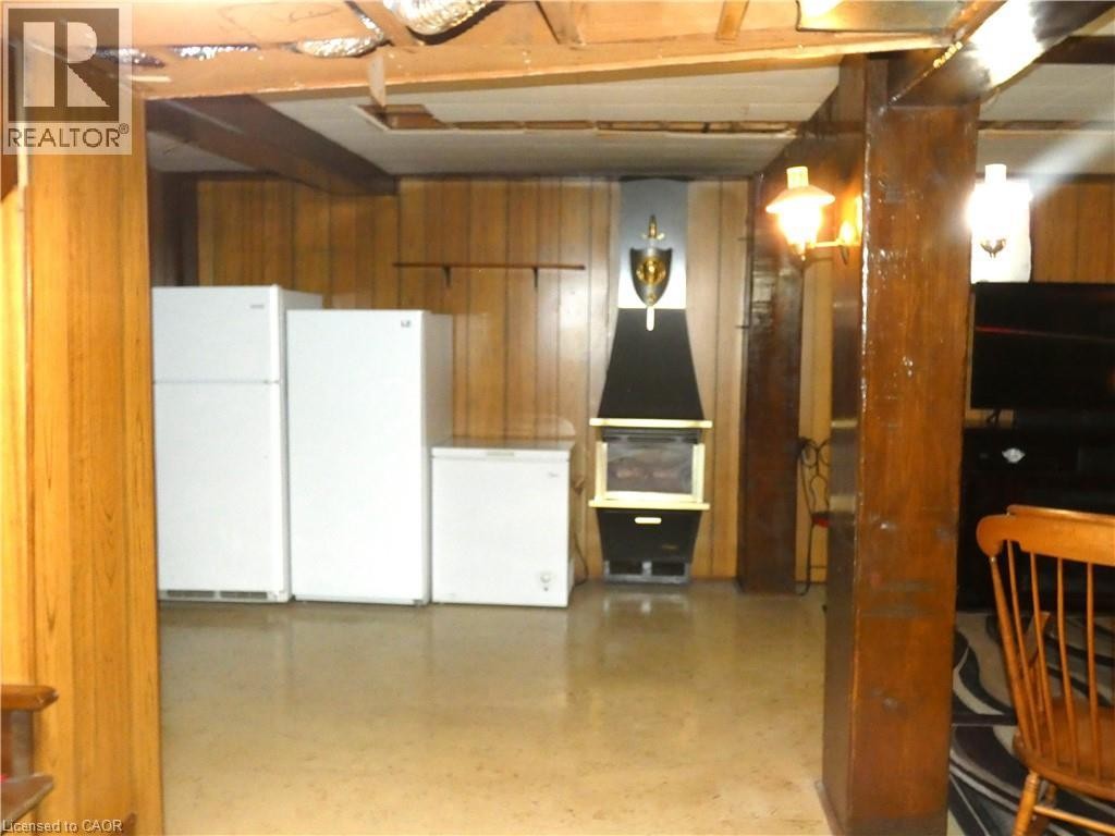 15 Collier Crescent, Hamilton, ON