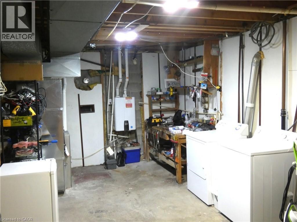 15 Collier Crescent, Hamilton, ON