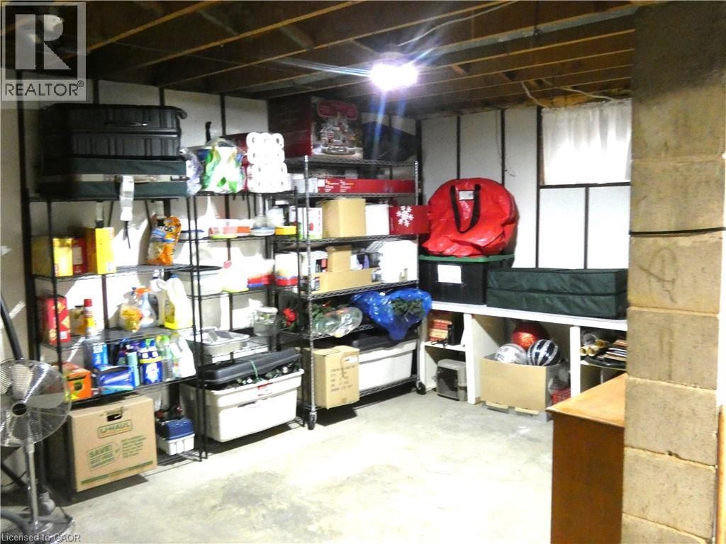 15 Collier Crescent, Hamilton, ON