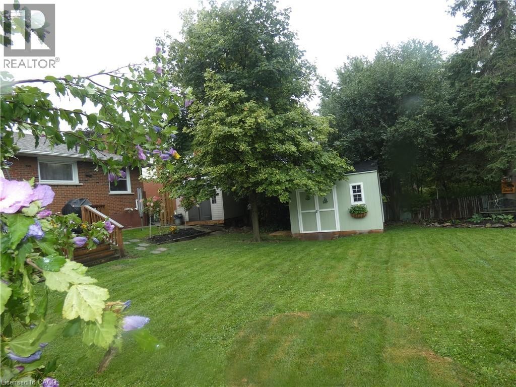 15 Collier Crescent, Hamilton, ON