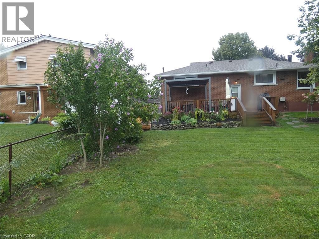 15 Collier Crescent, Hamilton, ON