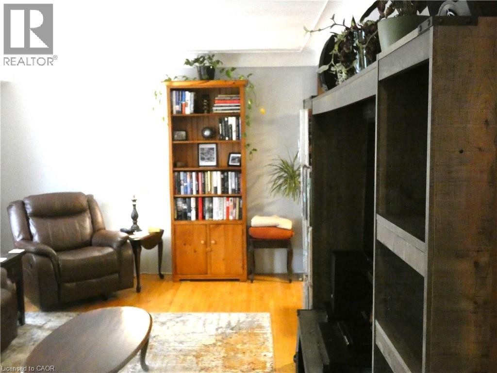 15 Collier Crescent, Hamilton, ON