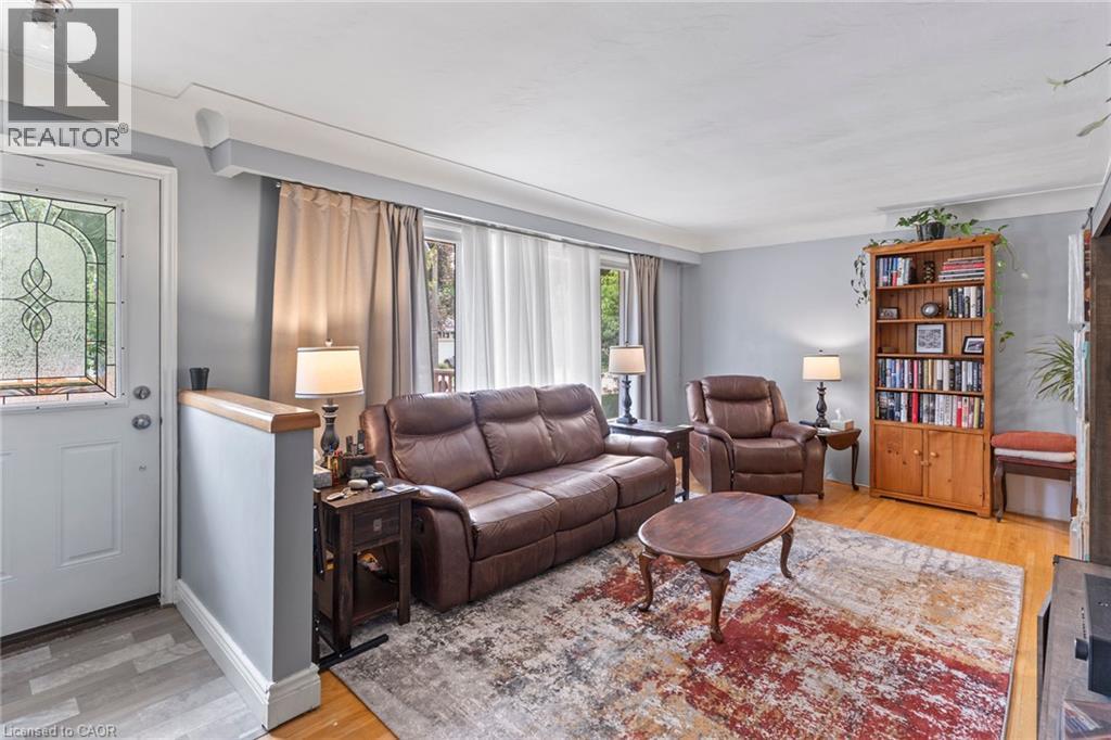 15 Collier Crescent, Hamilton, ON