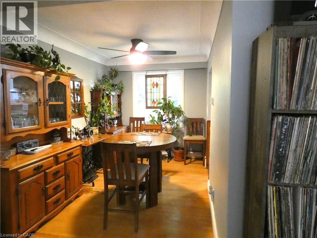 15 Collier Crescent, Hamilton, ON