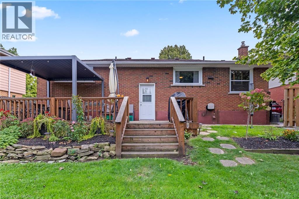 15 Collier Crescent, Hamilton, ON