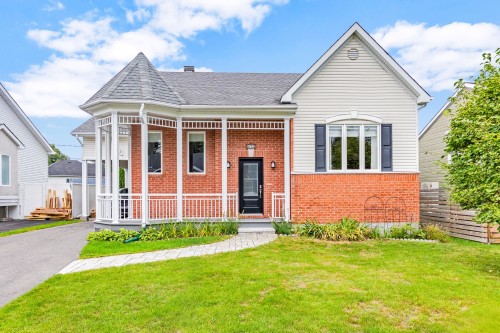 673 Rue Bouchard-Lavallée  Saint-Jérôme, QC J7Z 7B3