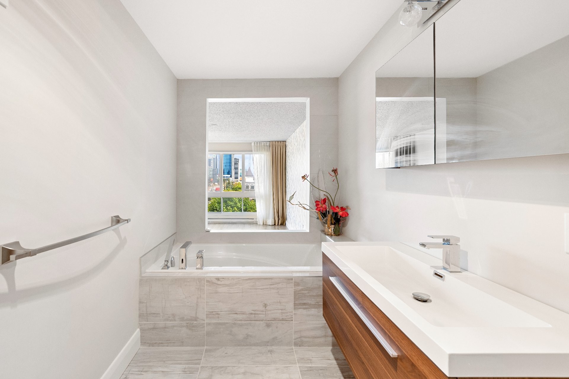 Master Bathroom - 518-3111 Av. Des Hôtels, Québec (Sainte-Foy/Sillery/Cap-Rouge), QC