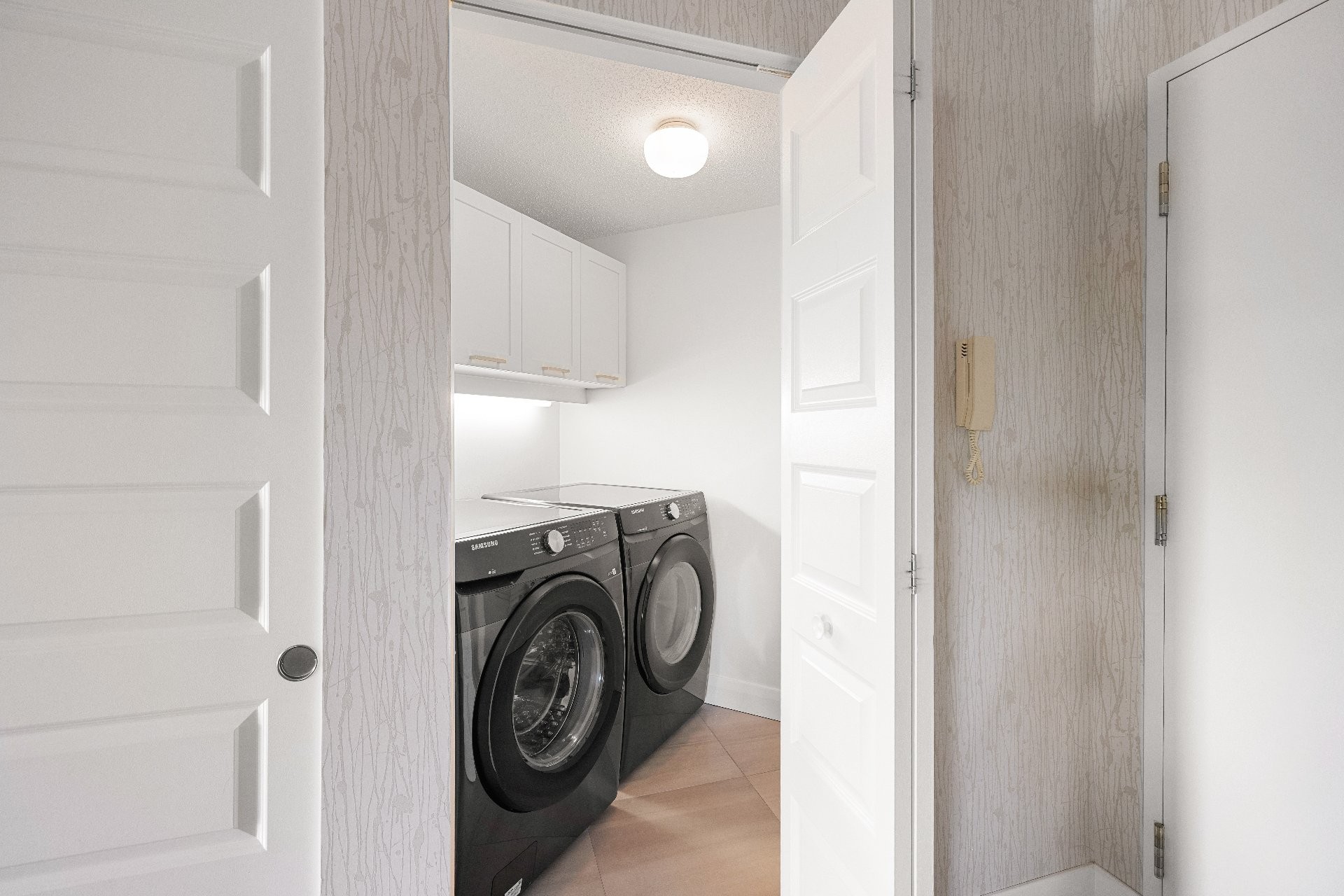 Laundry - 518-3111 Av. Des Hôtels, Québec (Sainte-Foy/Sillery/Cap-Rouge), QC