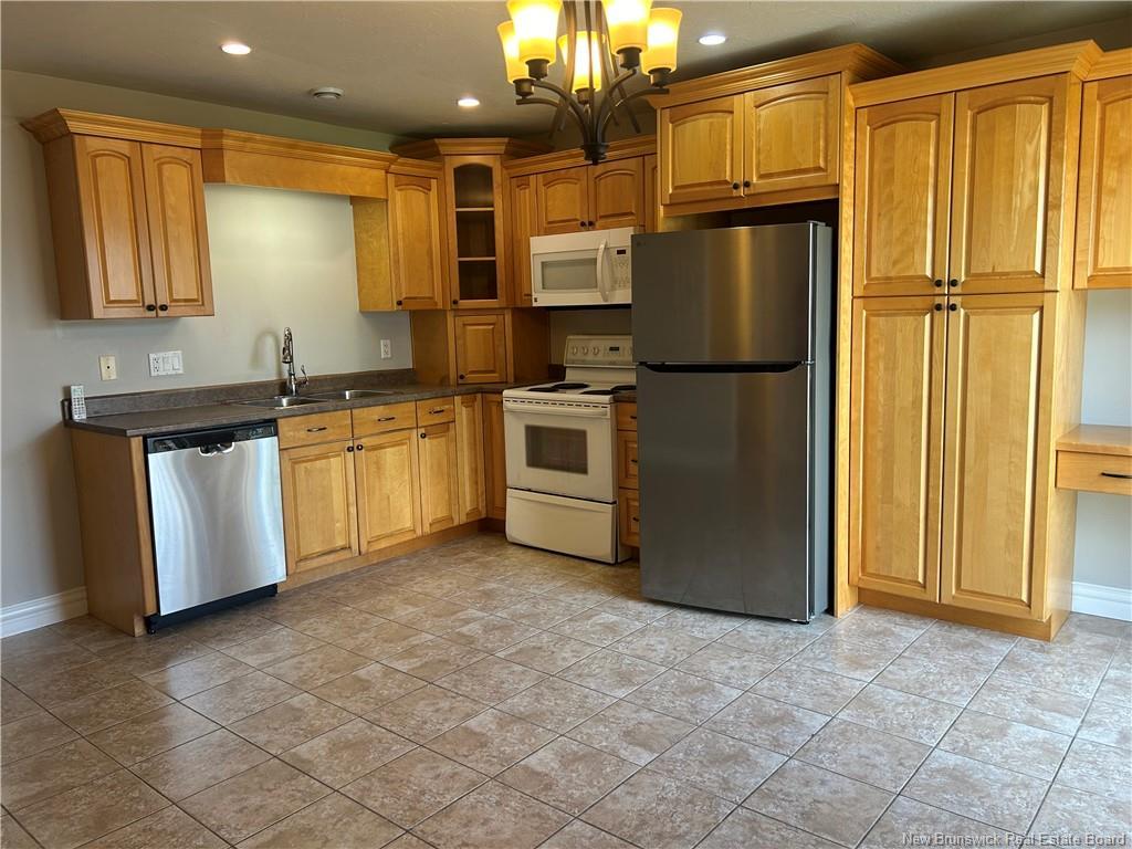 106 Lakeburn Ave, Dieppe, NB