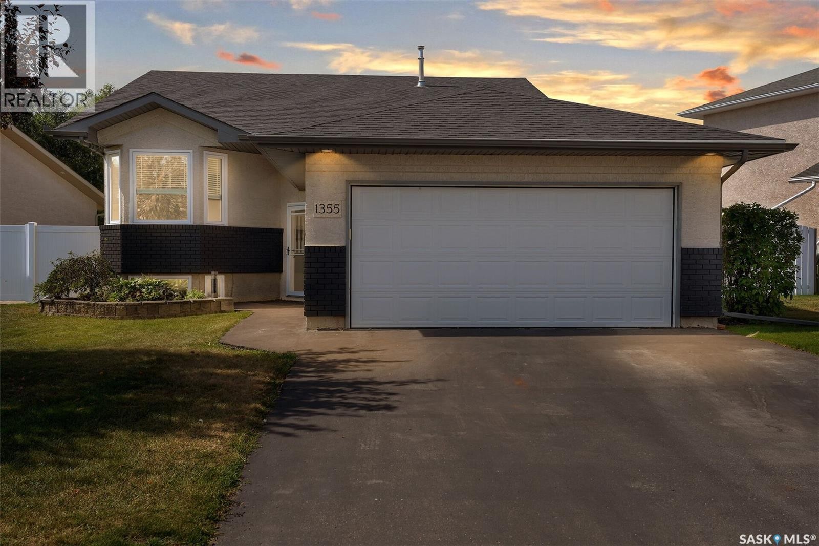 1355 Maple Leaf Crescent N, Regina, SK