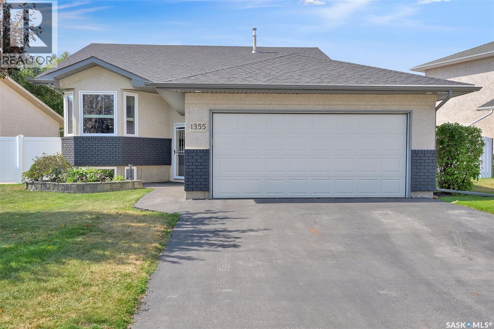 1355 Maple Leaf Crescent N, Regina, SK