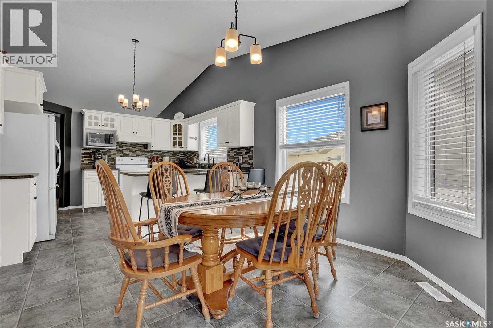 1355 Maple Leaf Crescent N, Regina, SK