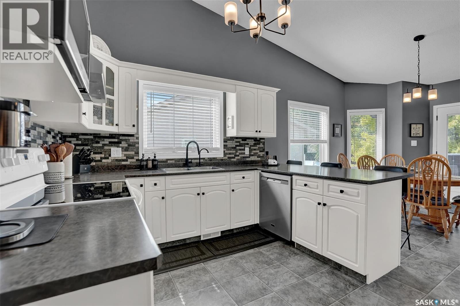 1355 Maple Leaf Crescent N, Regina, SK