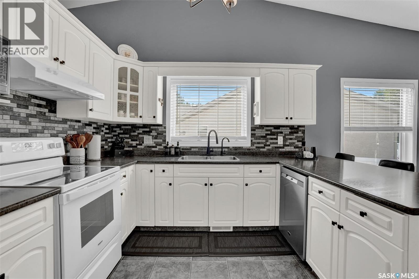 1355 Maple Leaf Crescent N, Regina, SK