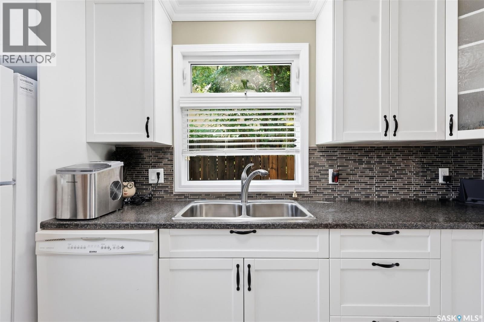 220 3Rd Street E, Saskatoon, SK