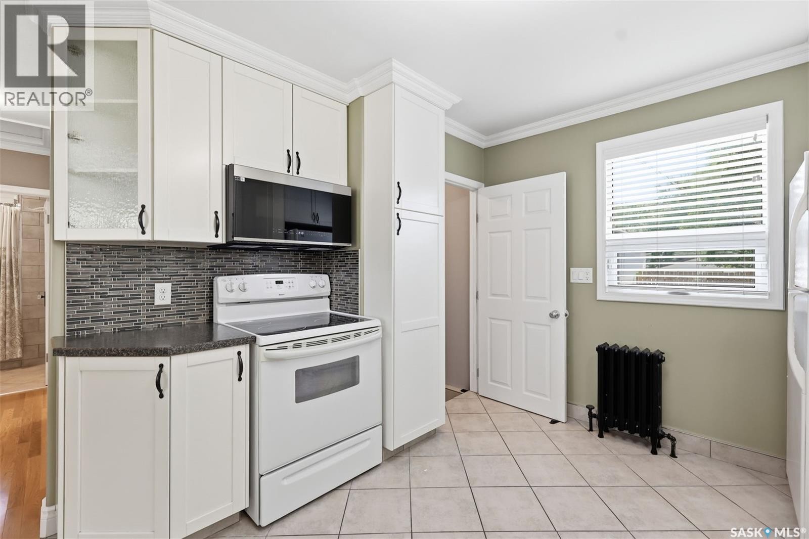 220 3Rd Street E, Saskatoon, SK