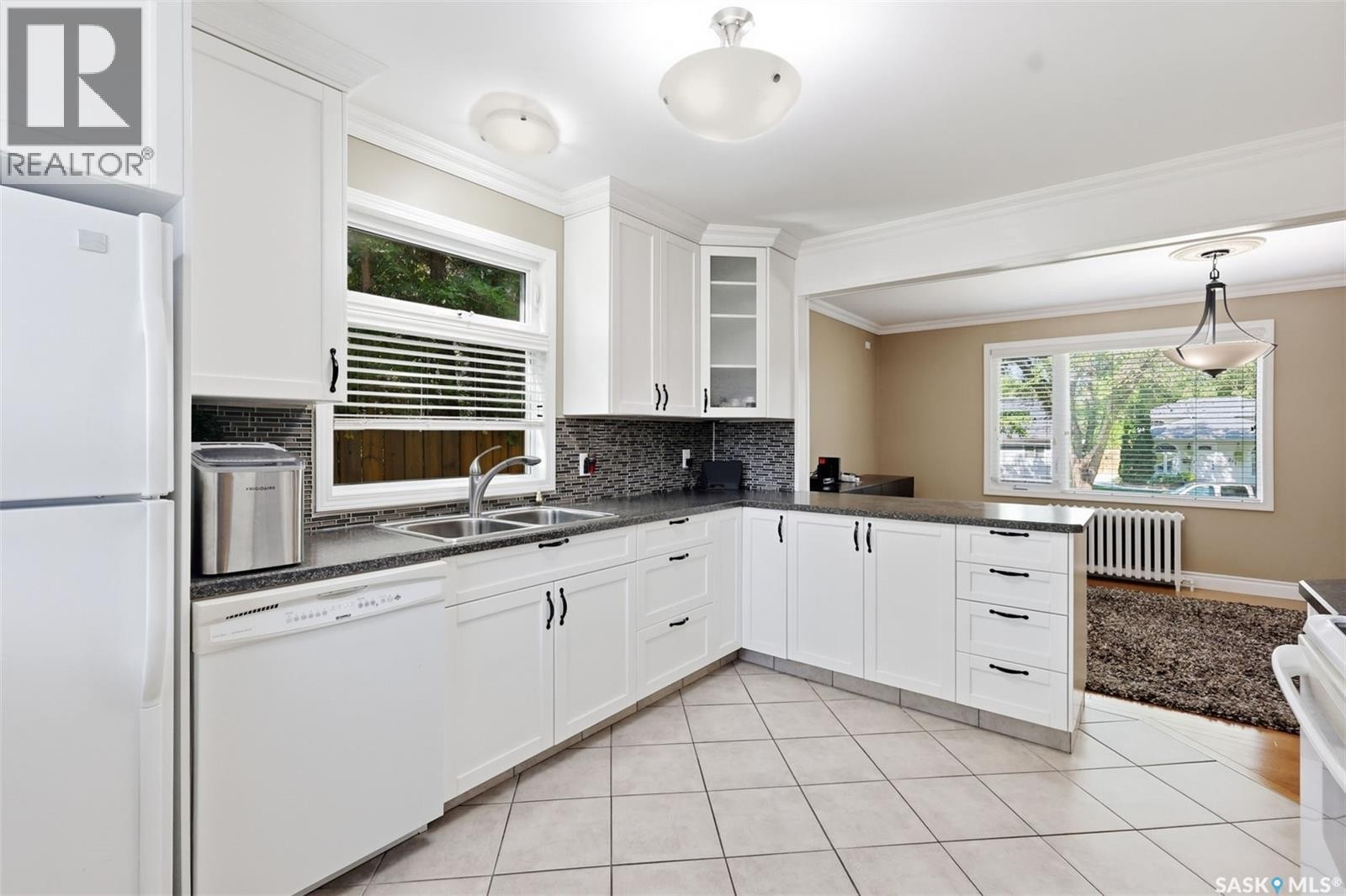 220 3Rd Street E, Saskatoon, SK