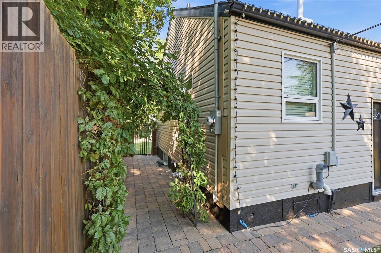 220 3Rd Street E, Saskatoon, SK