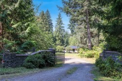 2400 Clark Rd Courtenay, BC V9J 1T1