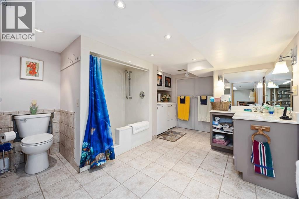 563 Riverside Drive, St Clair, ON
